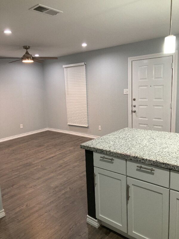 Building Photo - 2109 Kerria Ave