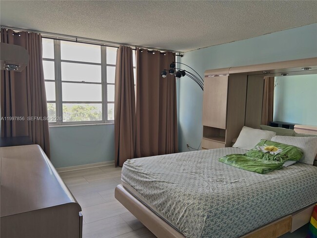 Building Photo - 1801 S Ocean Dr