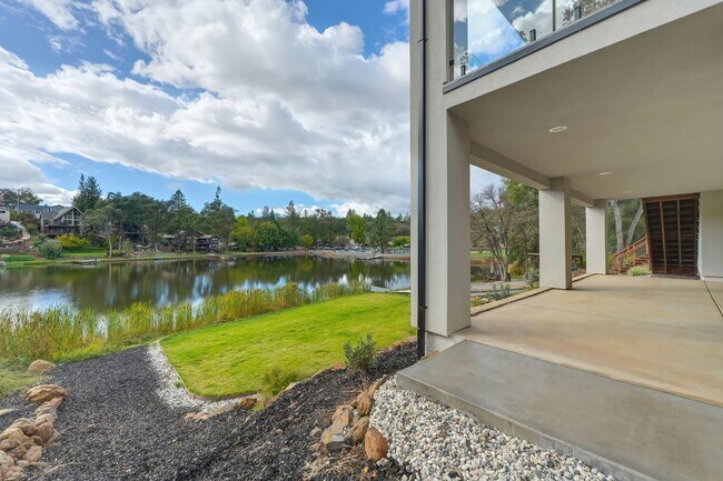 Building Photo - Waterfront 4 bed 4 bath 3,887 sq. ft.