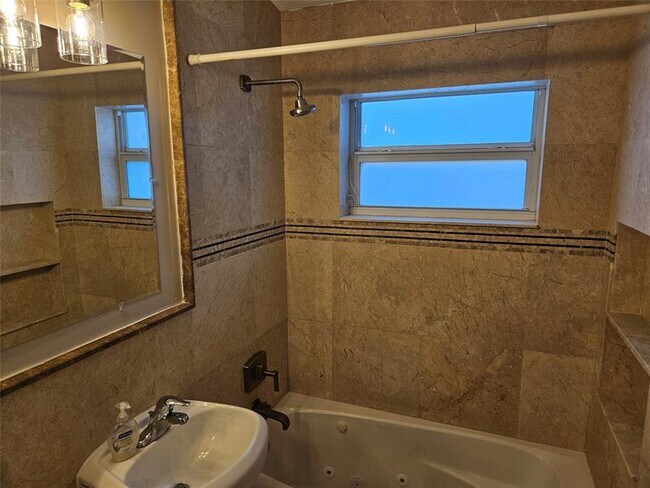 Building Photo - 2586 NW 58th Ave