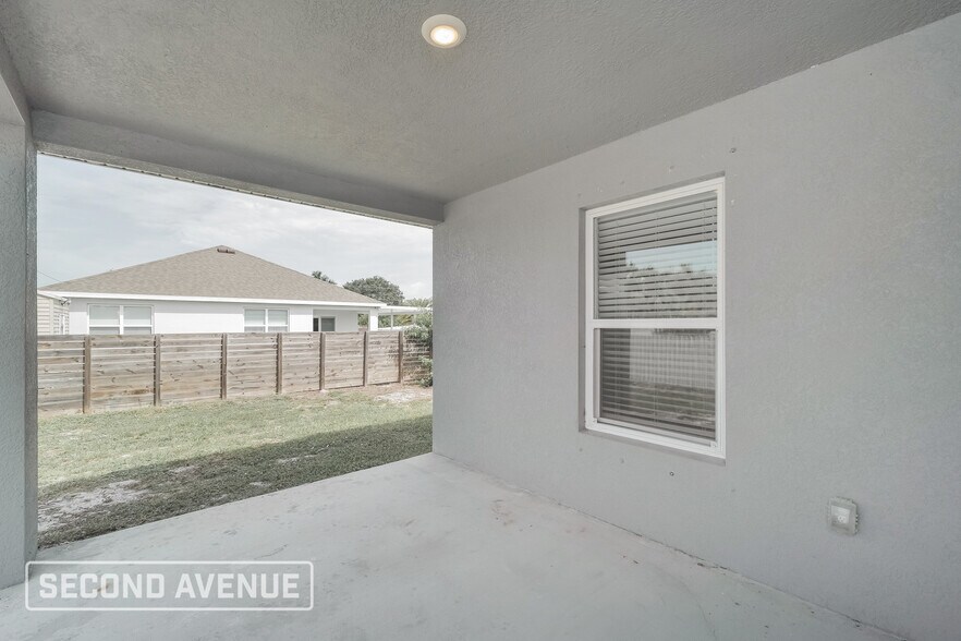 Building Photo - 1150 NW 19th Pl