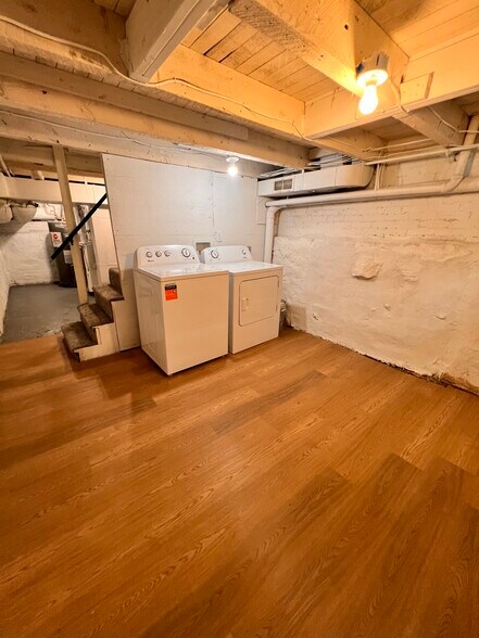 Building Photo - 1704 Tulip St