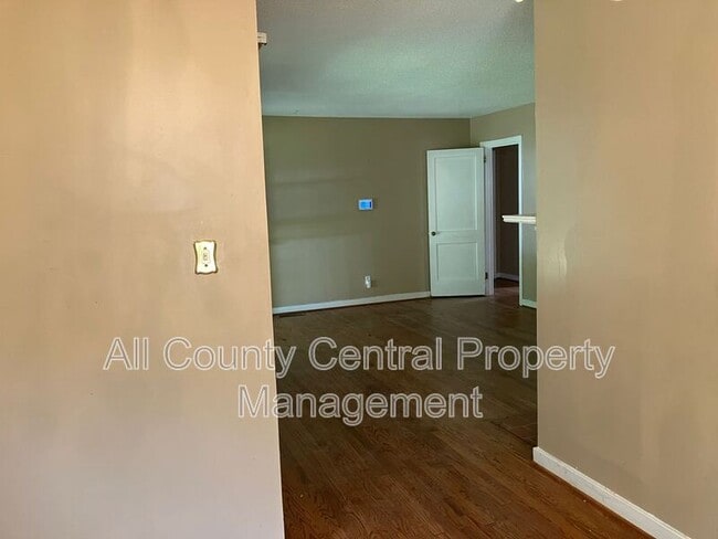 Building Photo - 520 Belcher Dr