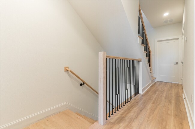 Building Photo - 2428 Ella Blvd