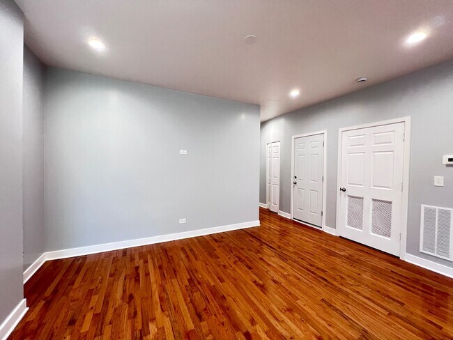 Building Photo - 6402 S Eberhart Ave