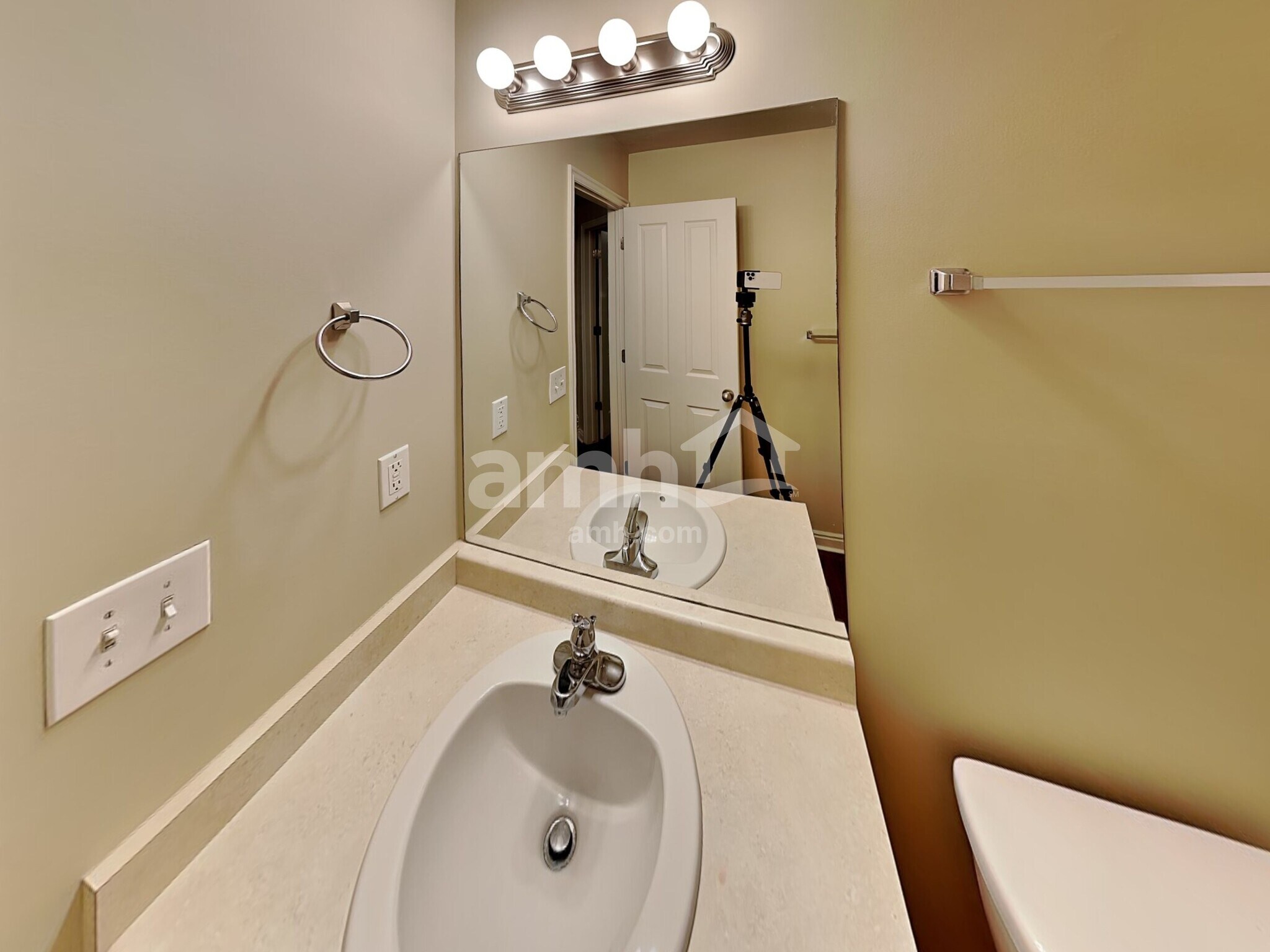 Building Photo - 932 Foxboro Dr