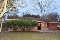 Building Photo - 2601 Lola Ln