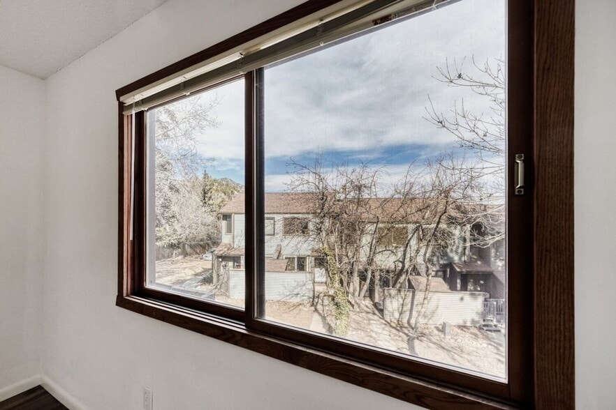 Building Photo - 350 Arapahoe Ave