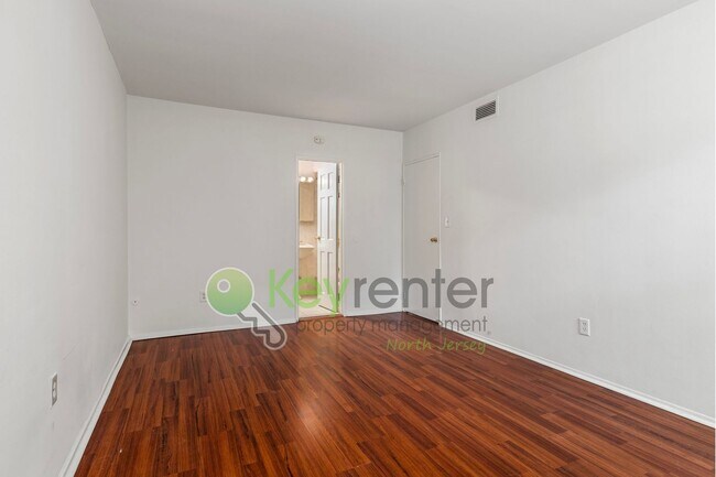 Building Photo - 456A River Road