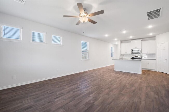 Building Photo - 108 Leatherleaf Dr