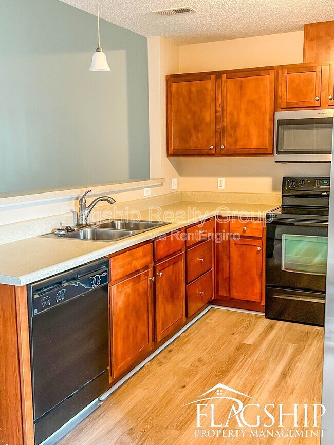 Building Photo - 2313 Sadler Dr