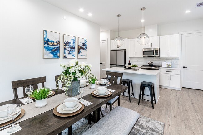 Building Photo - 6814 Burkett St.