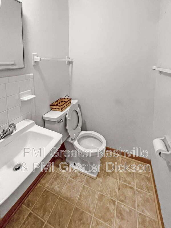 Building Photo - 320 Mockingbird Ln