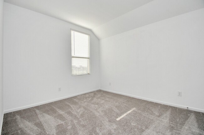 Building Photo - 5535 Holly Hvn Ct