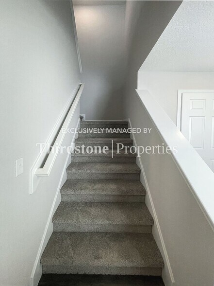 Building Photo - 1309 Pangola Dr