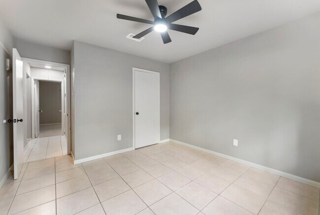 Building Photo - 1010 E Red Cedar Cir