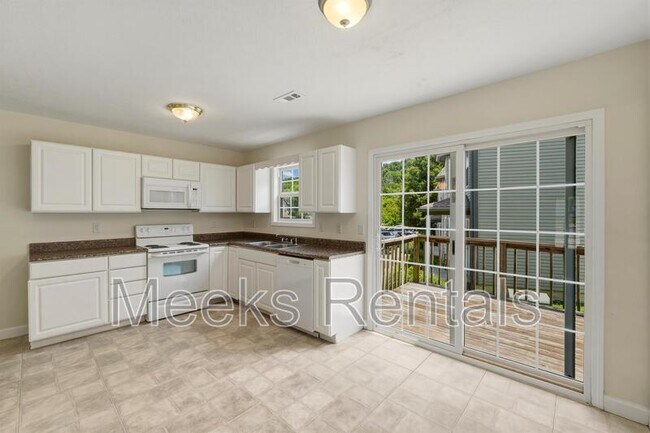 Building Photo - 40 Ariel Dr