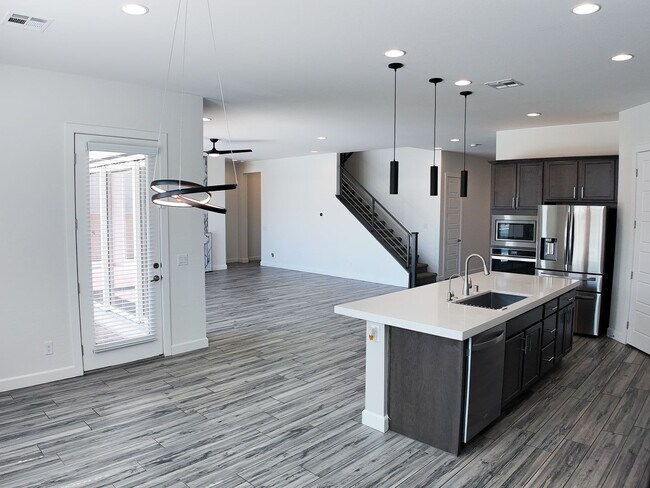 Building Photo - Exquisite Luxury Rental in Prestigious Gated Tule Springs Community