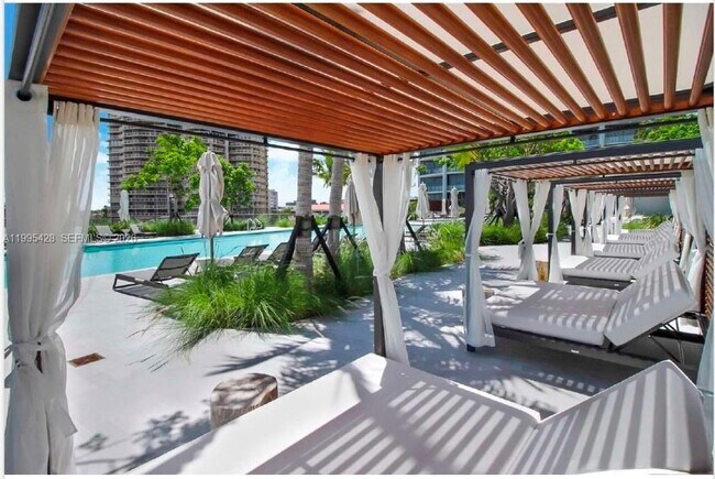 Building Photo - 2831 S Bayshore Dr