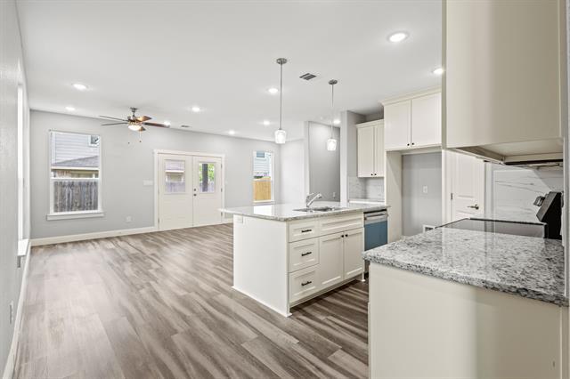 Building Photo - 2308 Bloomfield Dr