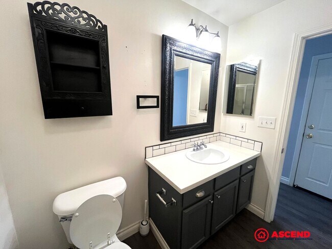 Building Photo - Beautiful 4 Bedroom Home in the Southwest!