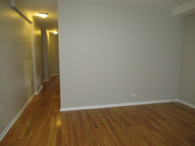 Building Photo - 1536 W Monroe St