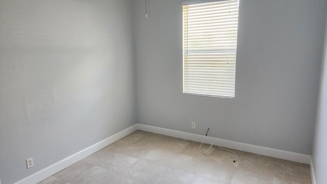 Building Photo - 627 SW Byron St