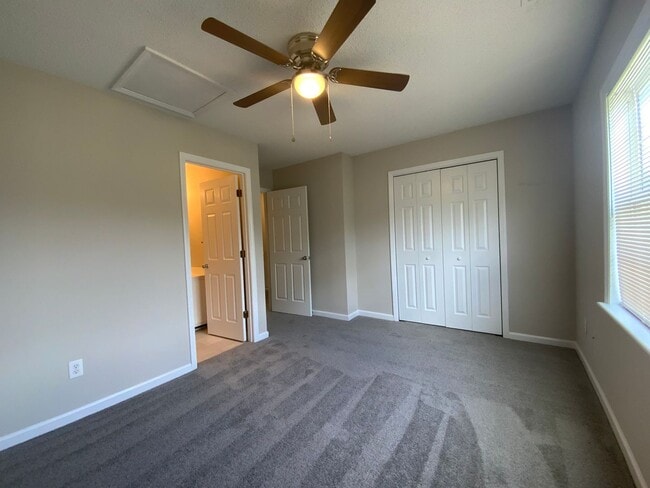 Building Photo - Welcome to Silver Creek Golf Course!
