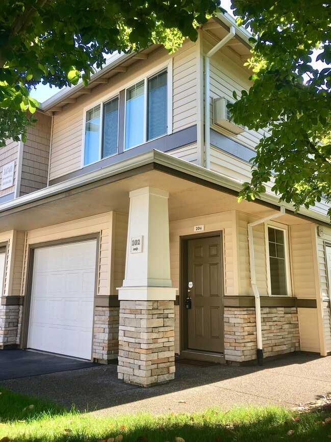 Building Photo - Gorgeous 2BD Condo in Desirable Progress Ridge Location!  High End Finishes, Great View!