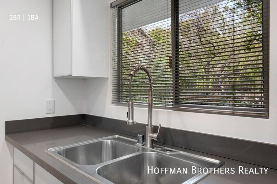 Building Photo - 1146 N Clark St