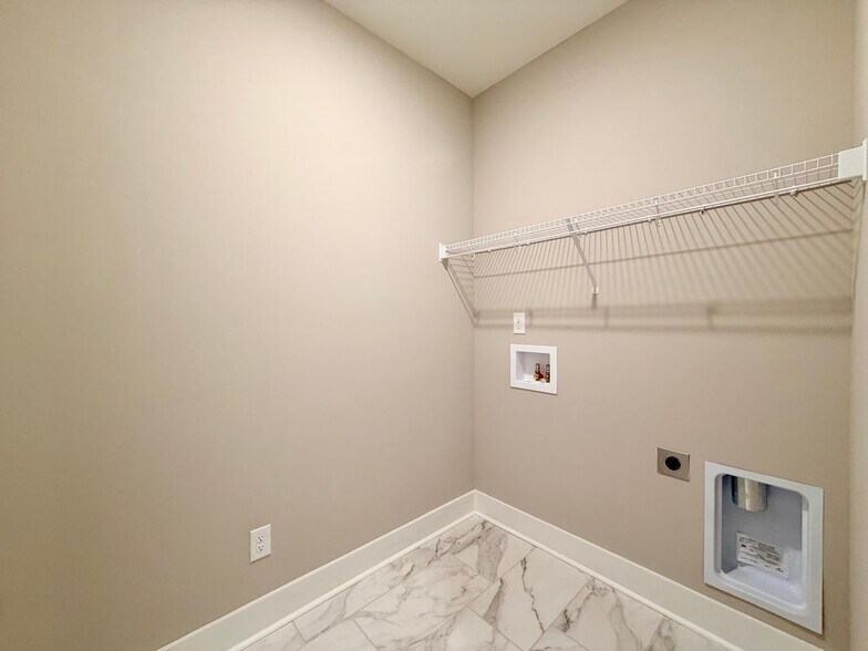 Building Photo - 521 Bristleleaf Path