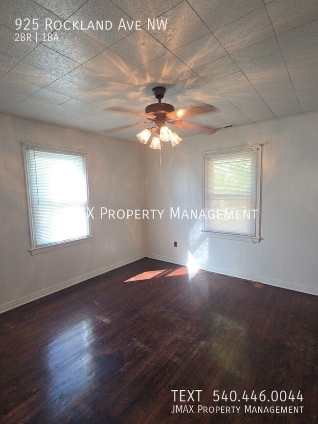 Building Photo - 925 Rockland Ave NW