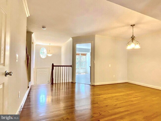 Primary Photo - 2110 Eluna Ct