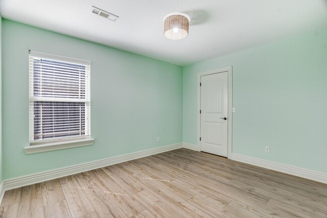 Building Photo - Charming 3-Bedroom Home for Rent in Fayett...