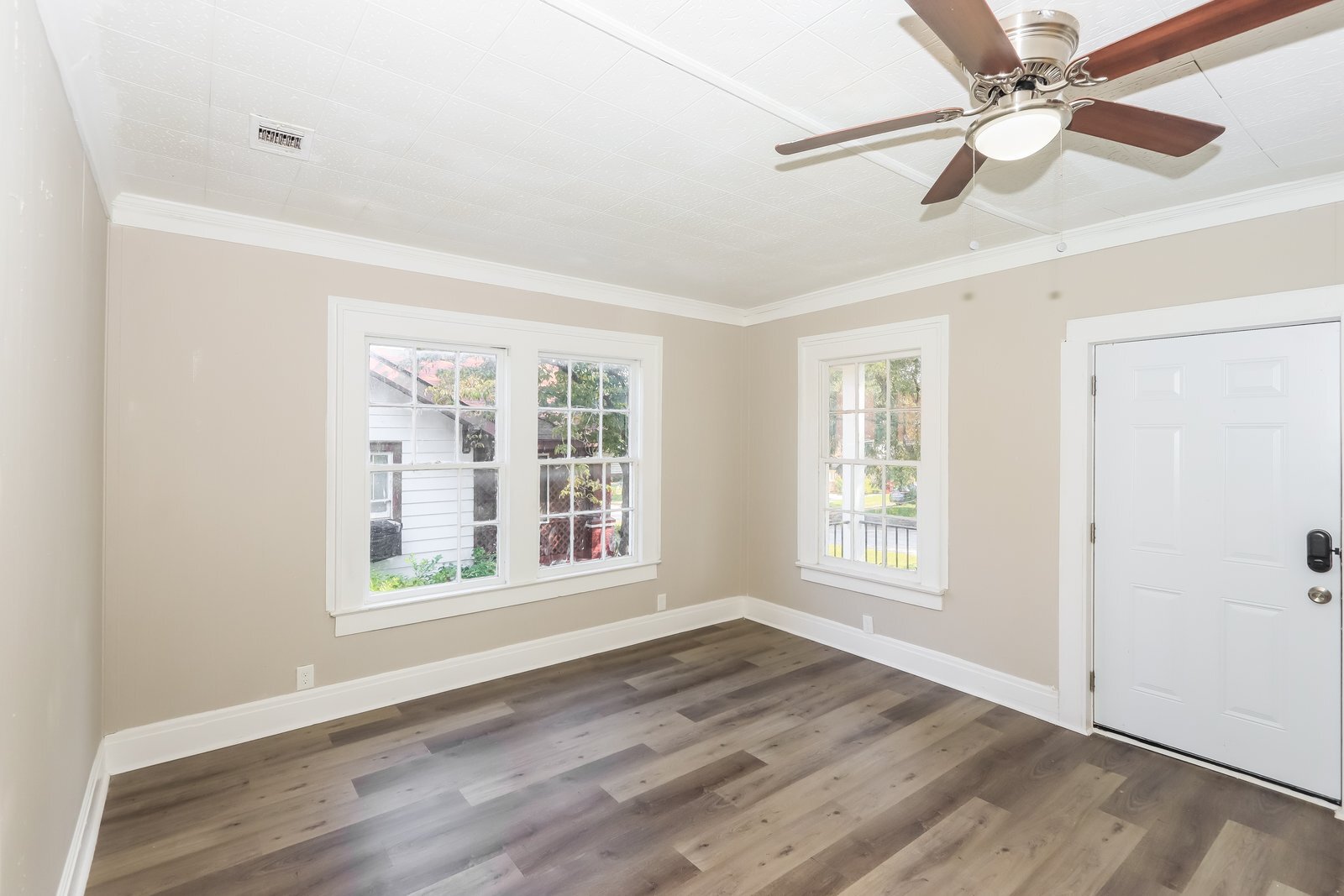 Building Photo - 1369 Winton Ave