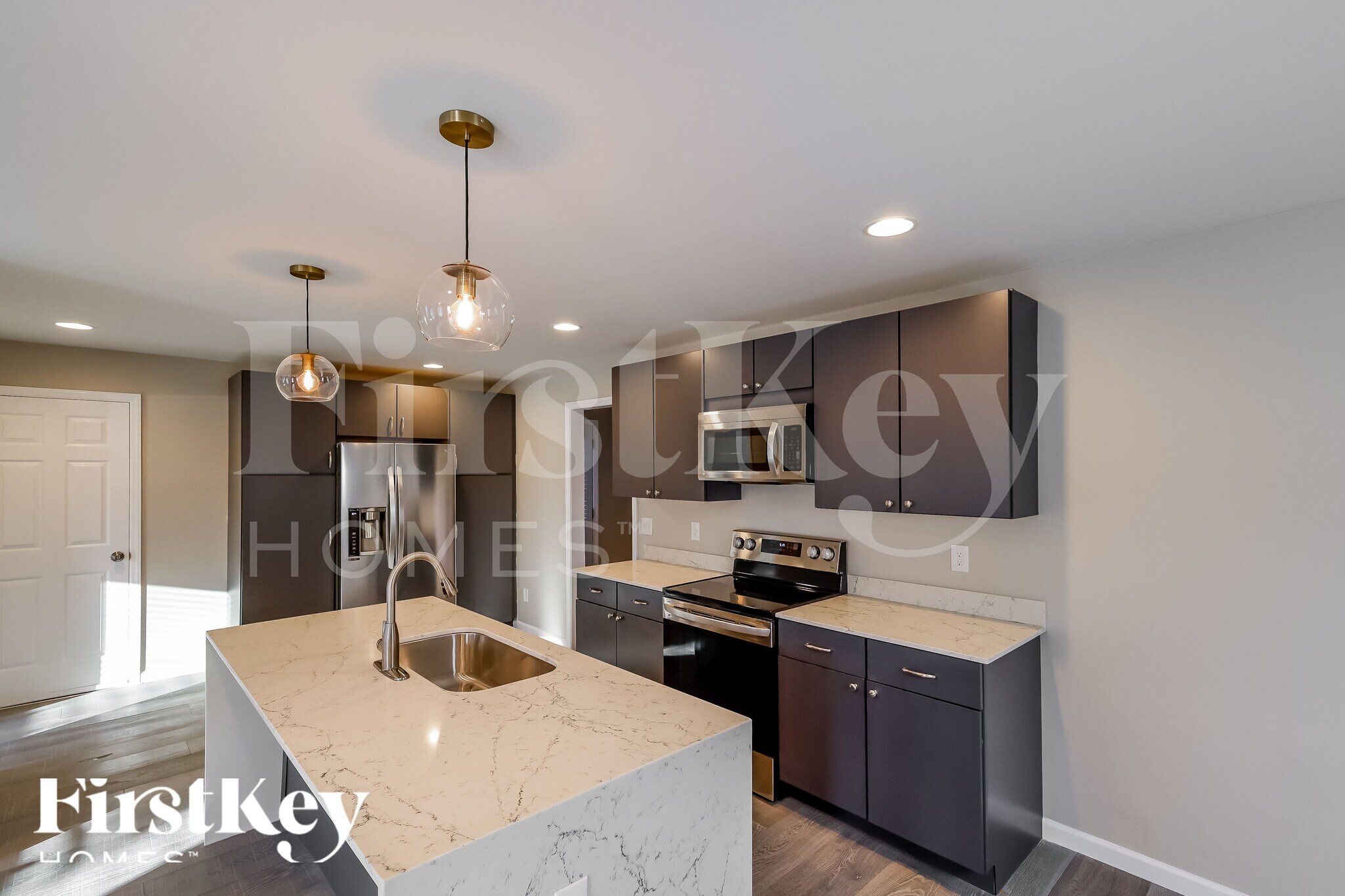 Building Photo - 2067 Longmeadow Ln