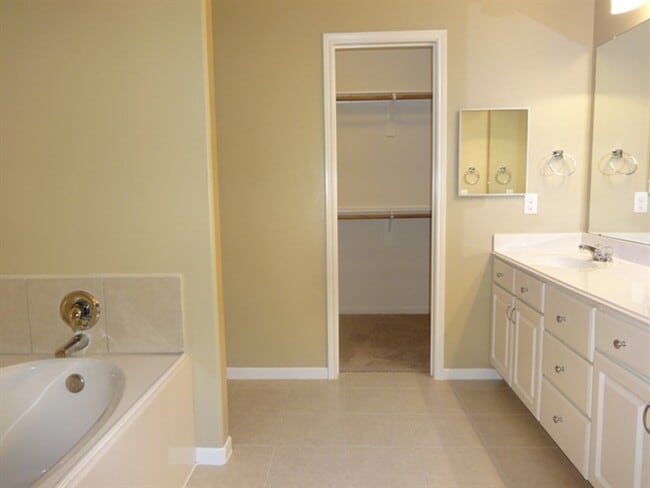 Building Photo - 16727 Foursquare Dr