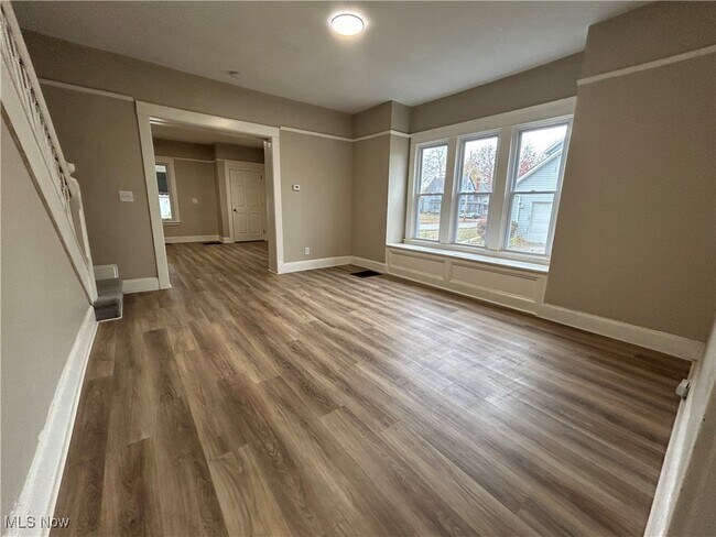 Building Photo - 7417 Linwood Ave