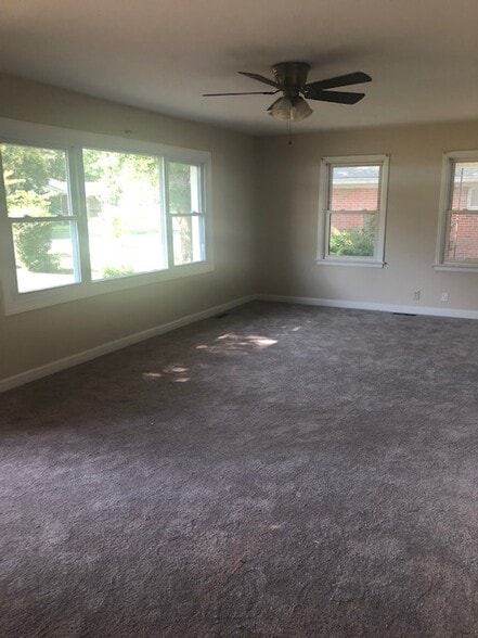Building Photo - 104 Wayside Dr