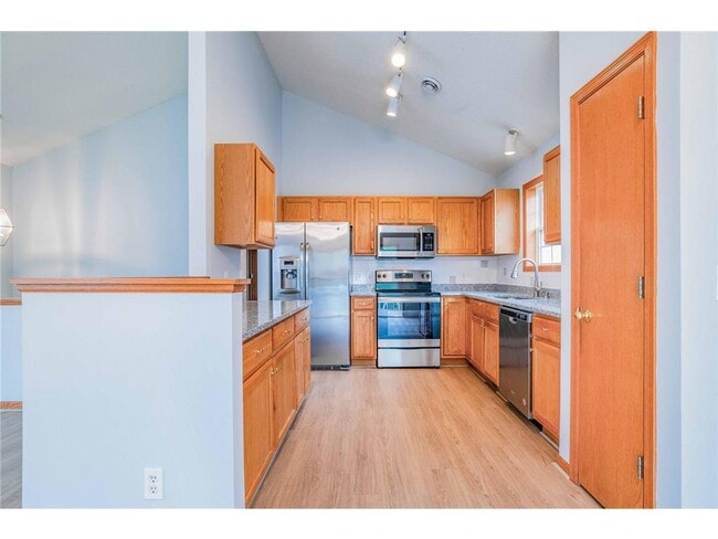 Building Photo - 916 Parkside Blvd