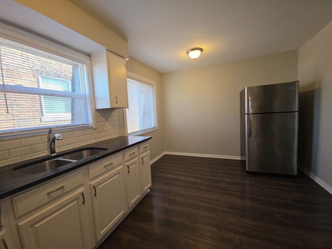 Building Photo - 1170 Bryden Rd