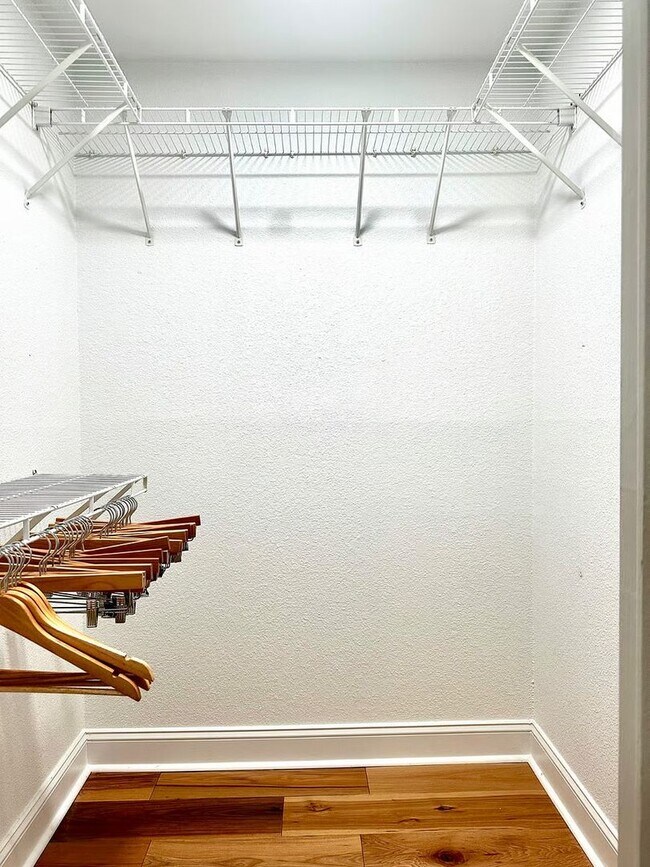 Building Photo - Furnished/Updated 1 Bed/1 Bath Condo- Close to Sullivan's Island