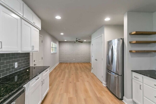 Building Photo - 5312 Odessa Ave