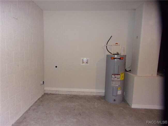 Building Photo - 5251 E Backner Ln