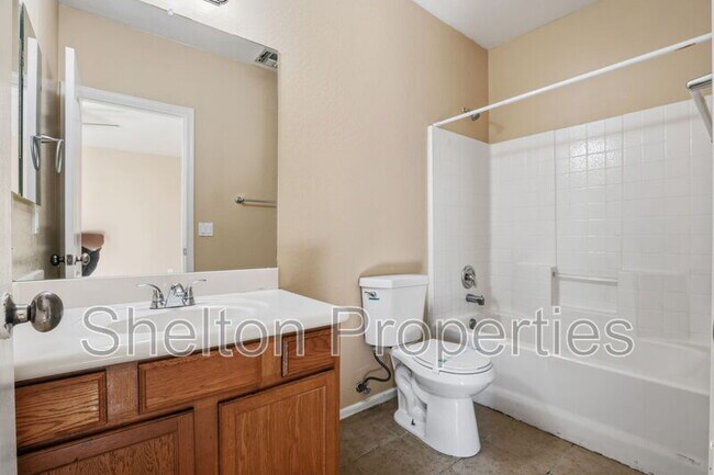 Building Photo - 15818 N 25th St