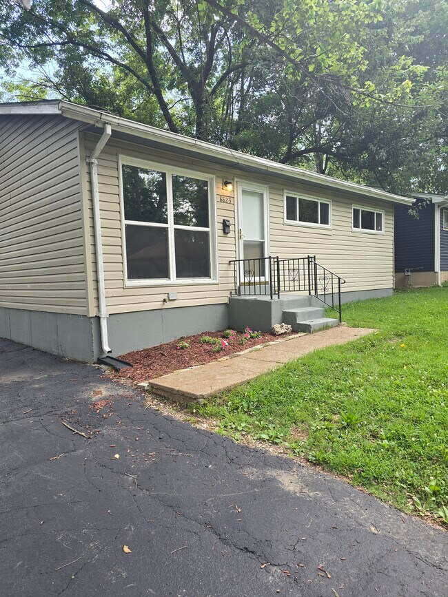 Building Photo - 8823 Cranberry Ln