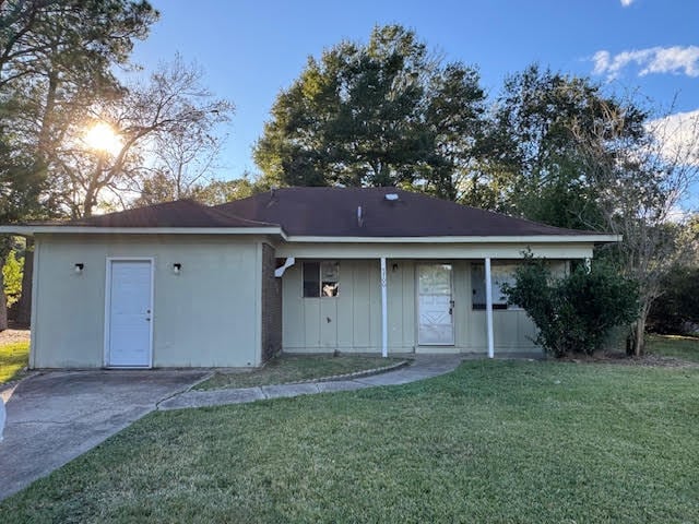 Building Photo - 5700 Eastwood Dr