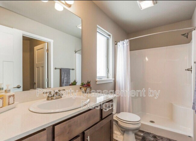 Building Photo - 763 NE Macey Way