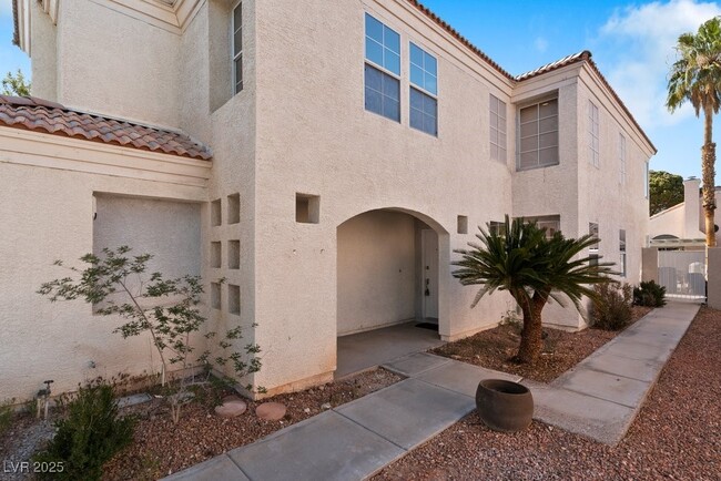 Building Photo - 7820 Millhopper Ave
