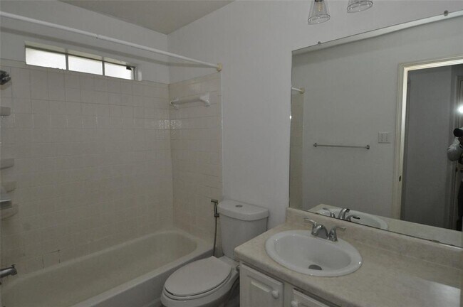 Building Photo - 17509 Loch Linnhe Loop